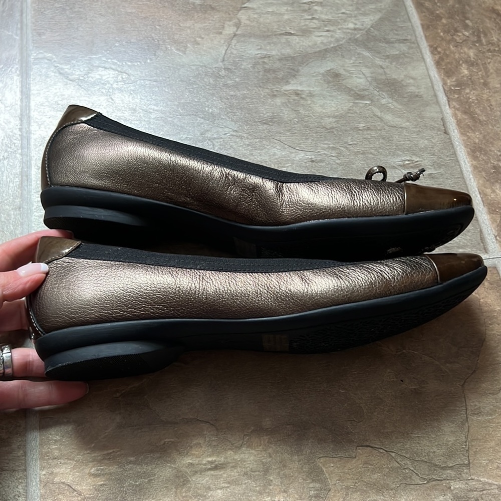 Clark’s Slip Ons-Size 10N - Picture 3 of 9
